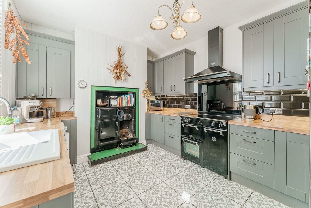 Property photo 2 of 35