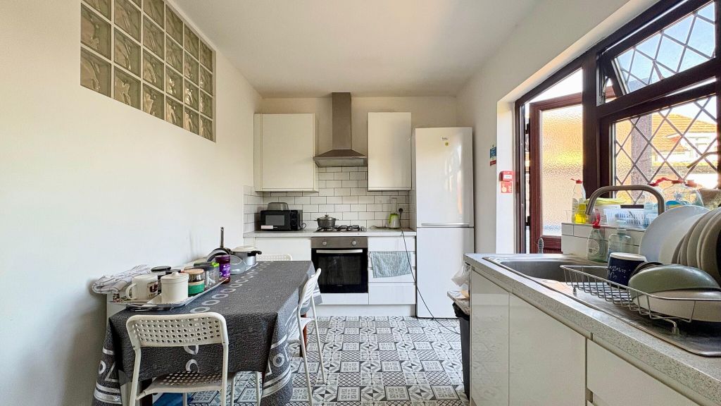 Property photo 2 of 12 Kitchen