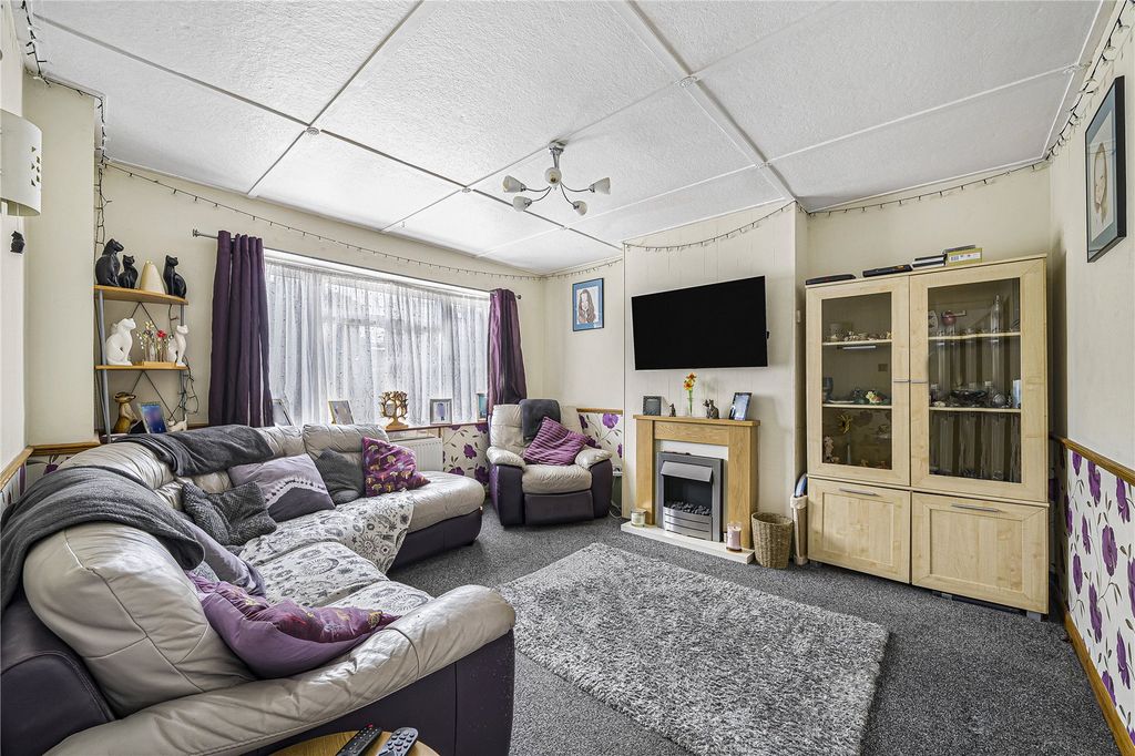 Property photo 2 of 17 Lounge