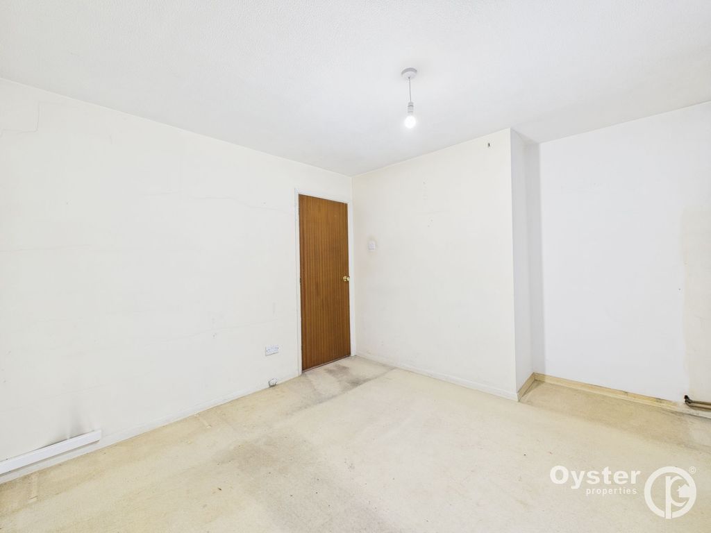 Property photo 3 of 10 Bedroom 2