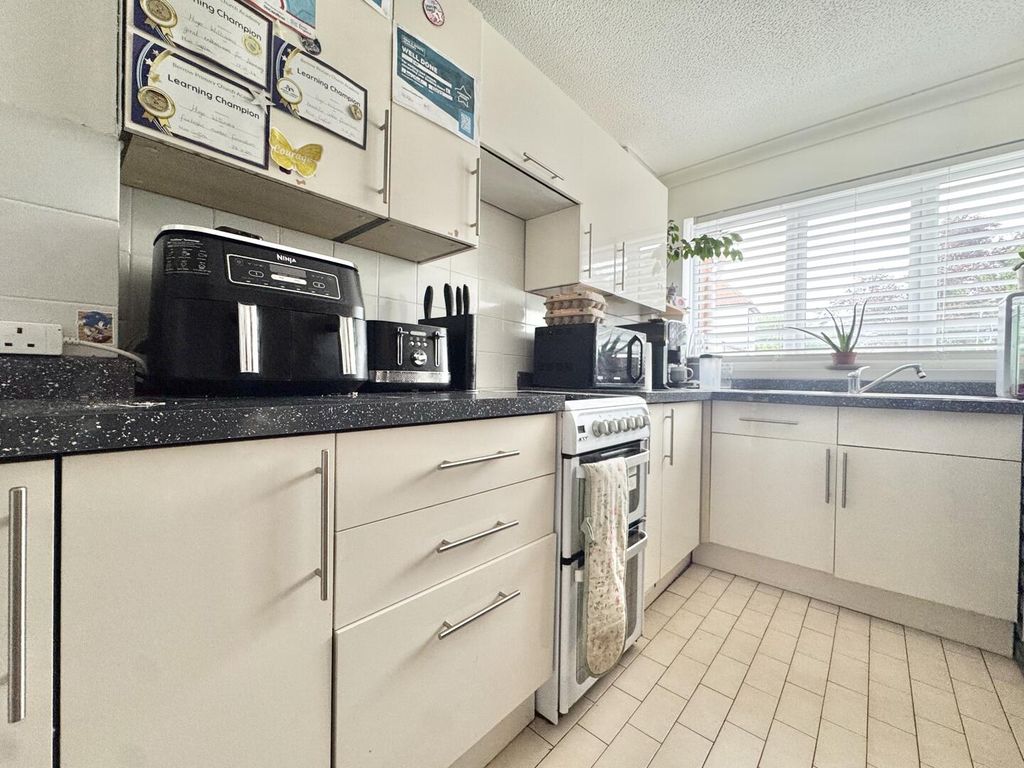 Property photo 2 of 13 Kitchen