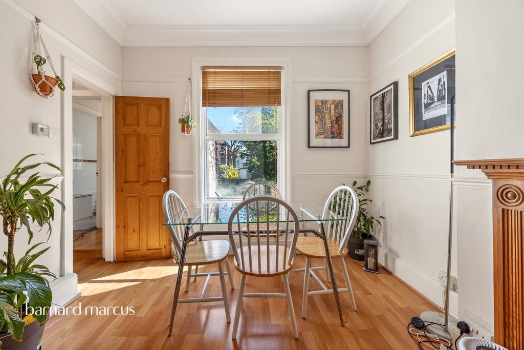 Property photo 2 of 23