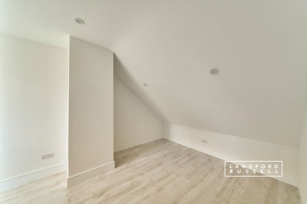 Property photo 3 of 9 2