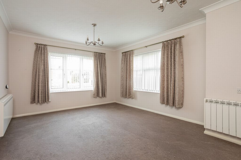 Property photo 2 of 12 Sitting/Dining Room