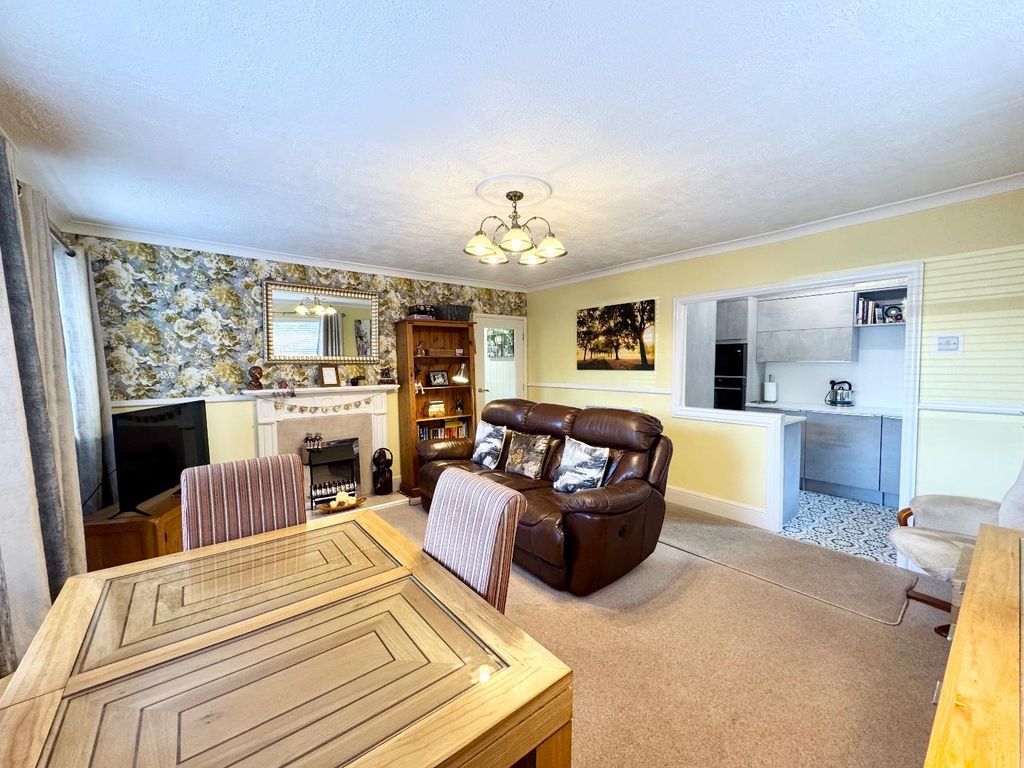 Property photo 3 of 10 Lounge