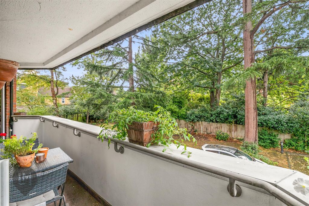 Property photo 3 of 7 Balcony