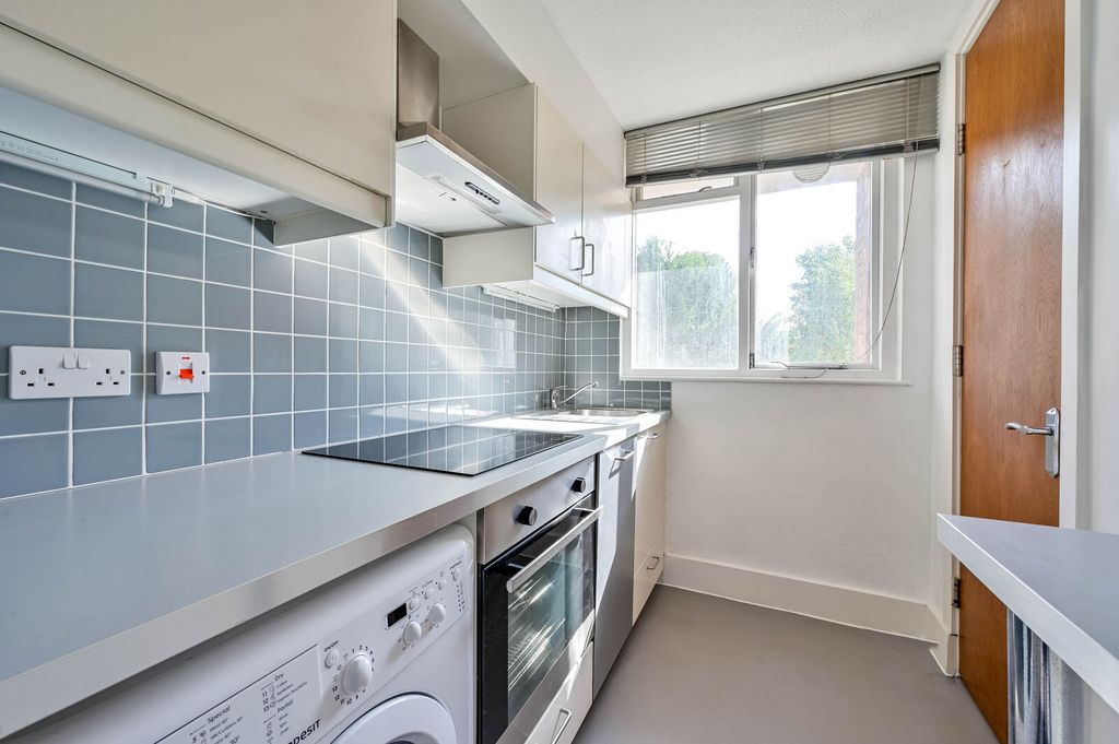 Property photo 3 of 12