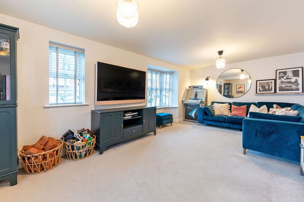 Property photo 2 of 20