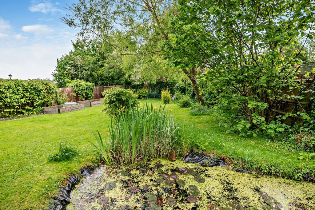 Property photo 3 of 11 Garden
