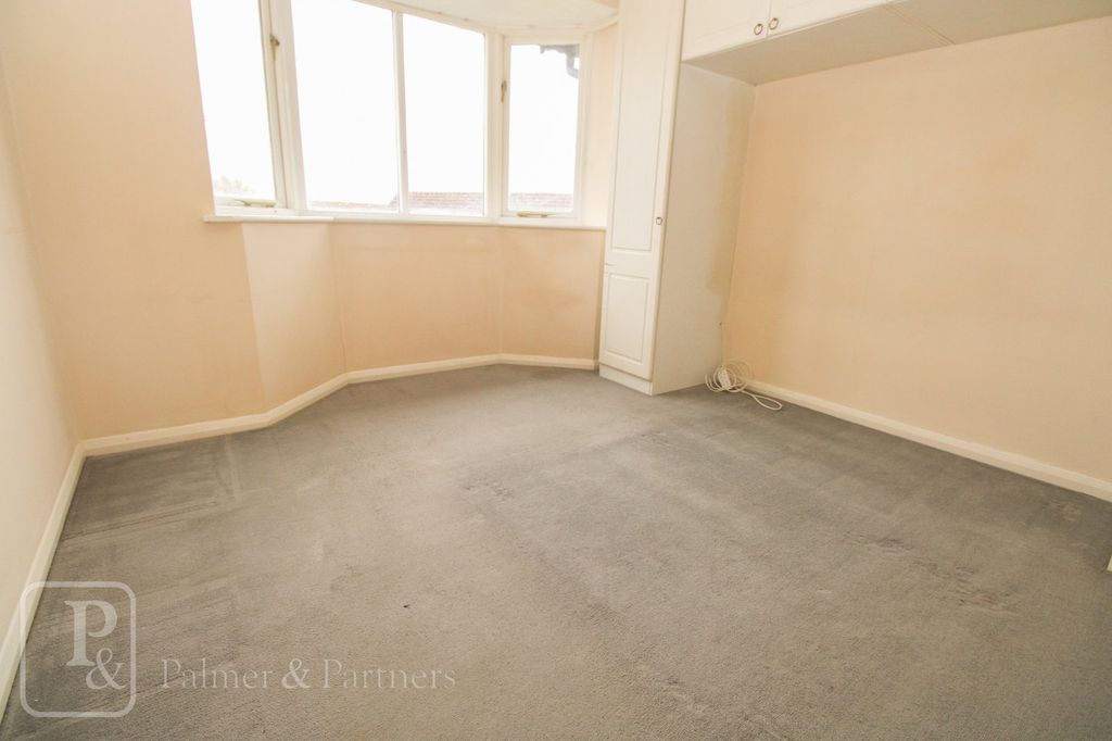 Property photo 3 of 6 Bedroom