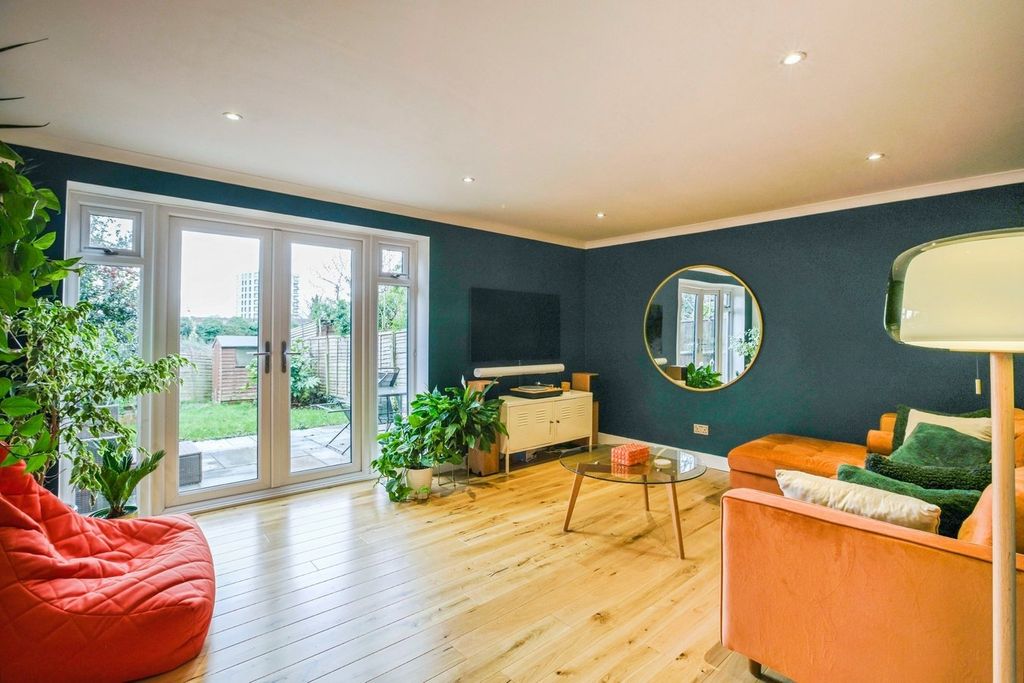 Property photo 2 of 21