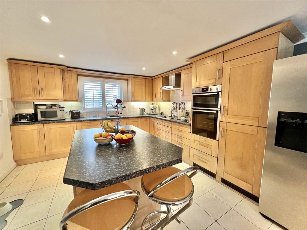 Property photo 3 of 19 Picture No. 02