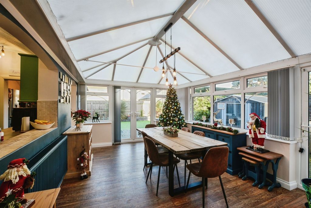 Property photo 3 of 27