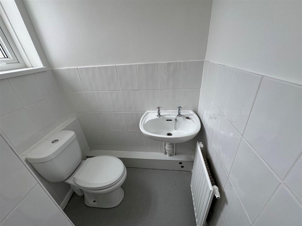 Property photo 3 of 13 Cloaks/W.c