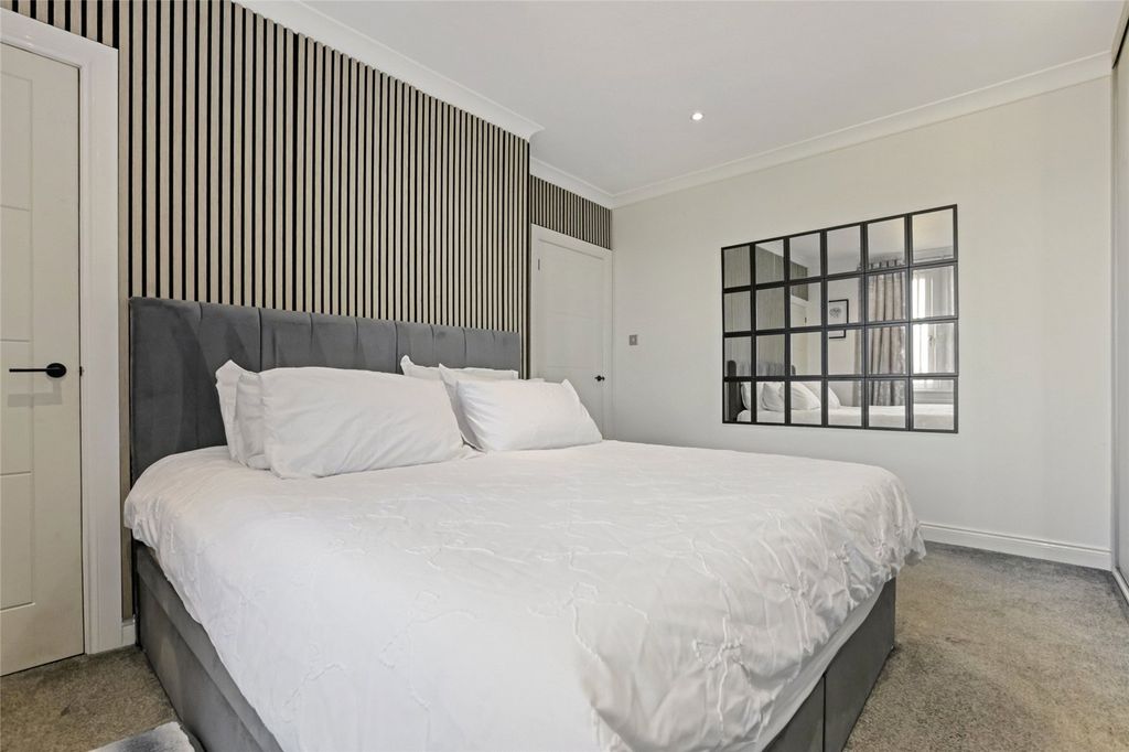 Property photo 3 of 21 Bedroom 1