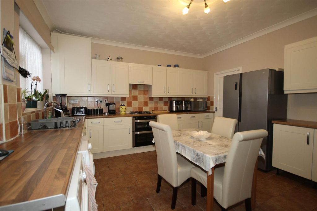 Property photo 2 of 8 Kitchen/Diner