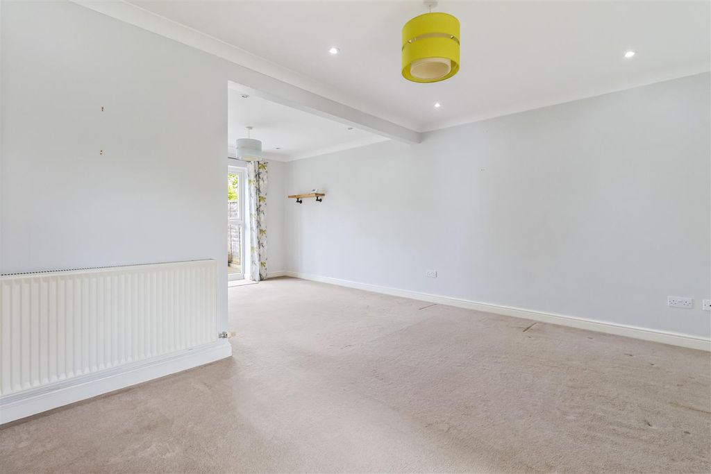 Property photo 3 of 16 4 Canberra Road-002.Jpg