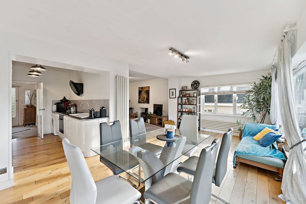 Property photo 2 of 41