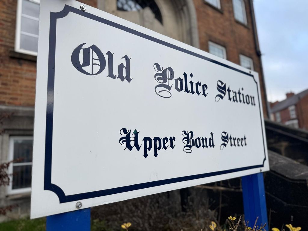 Property photo 2 of 8 Exterior