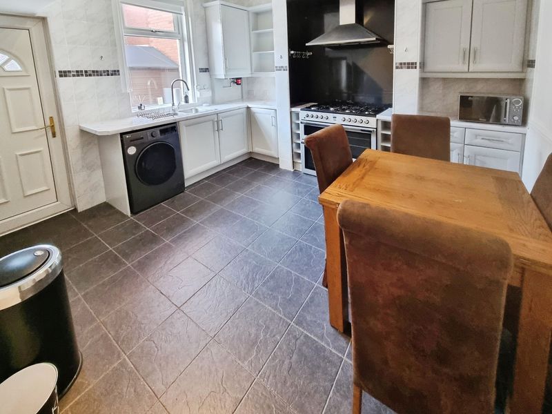 Property photo 2 of 9 Photo 6