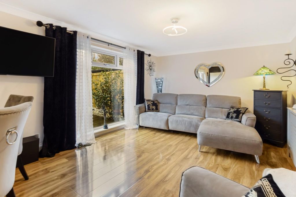 Property photo 3 of 21 04.Jpg