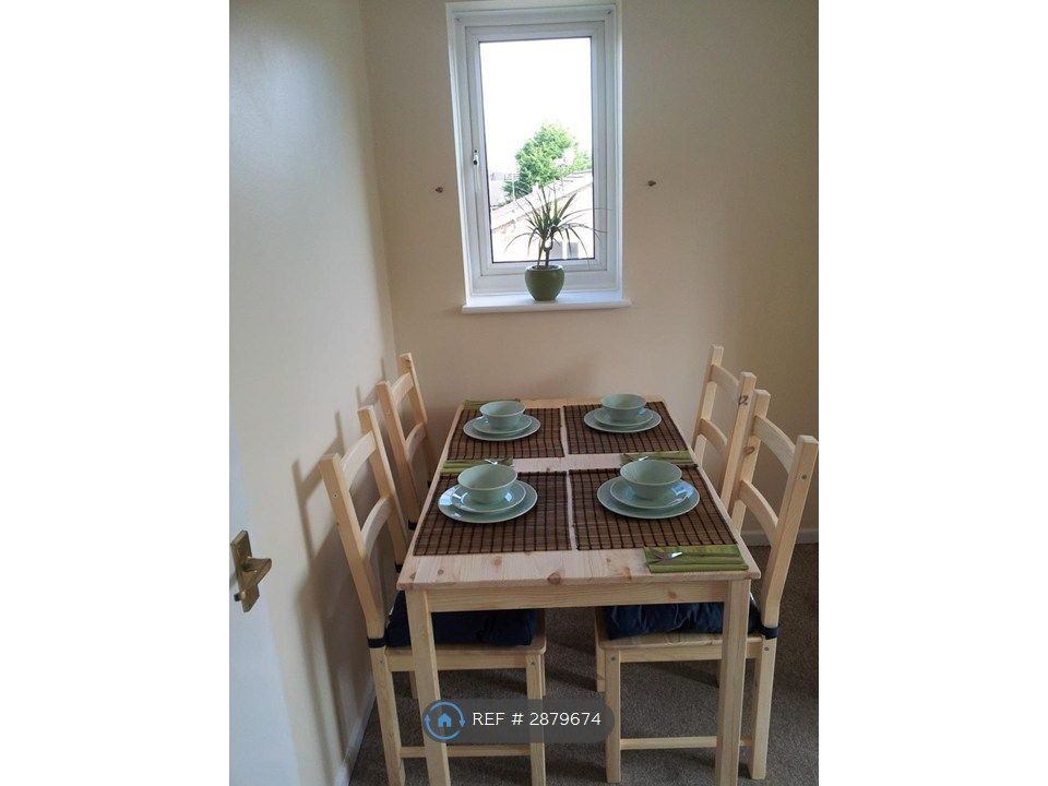 Property photo 3 of 10 Dining Area