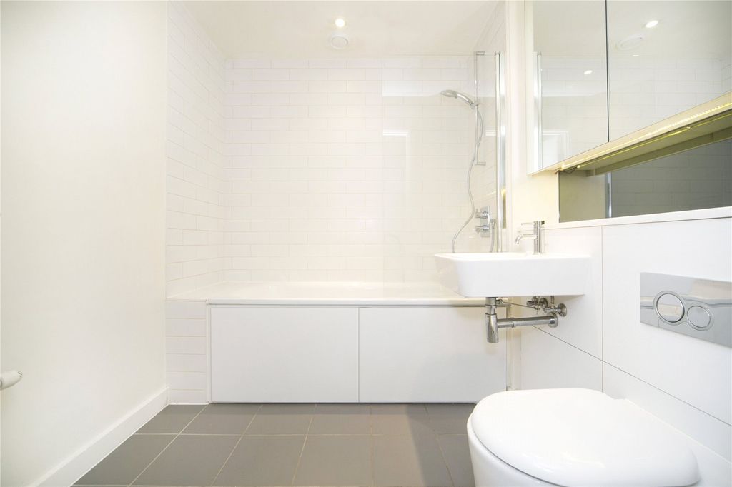 Property photo 3 of 12 Bathroom