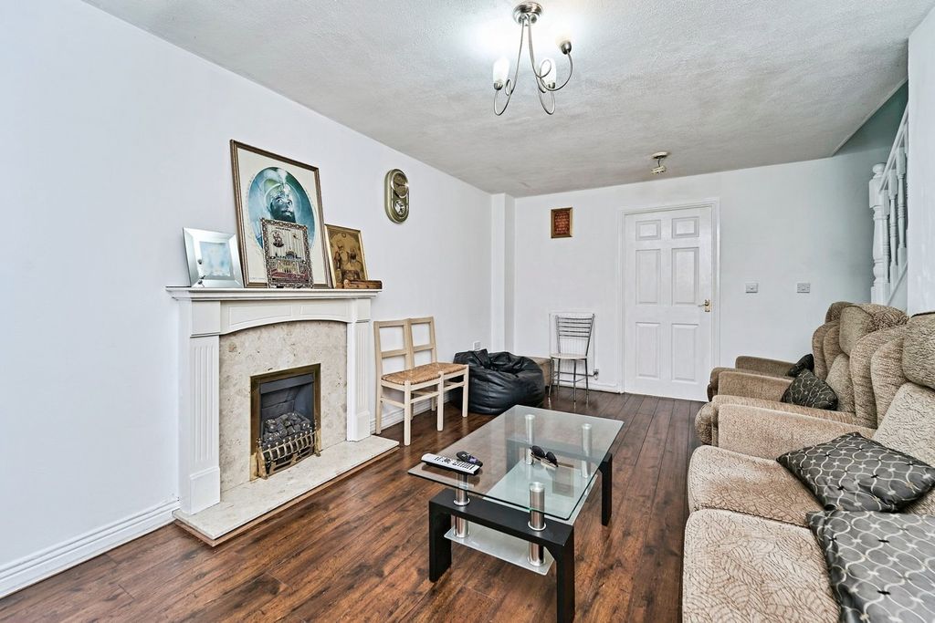 Property photo 2 of 19