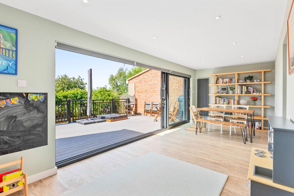 Property photo 2 of 20