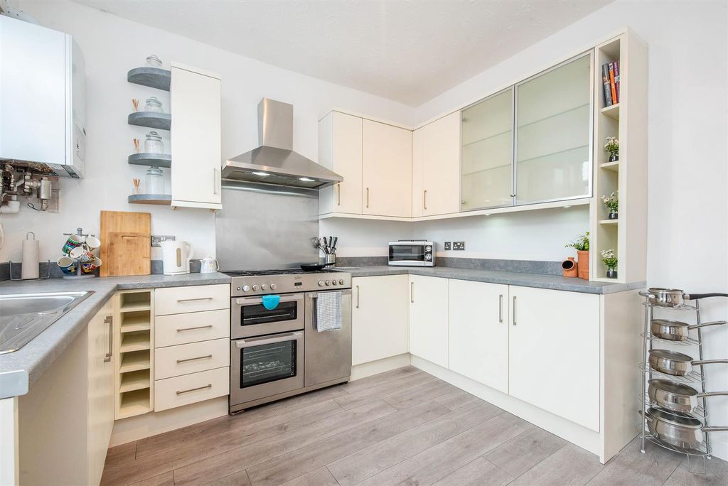 Property photo 3 of 17 Kitchen/Diner