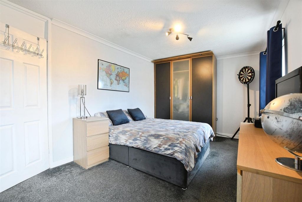 Property photo 2 of 11 Bedroom One