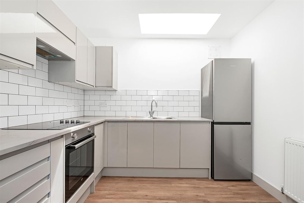 Property photo 3 of 12 Kitchen
