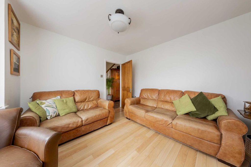 Property photo 3 of 23