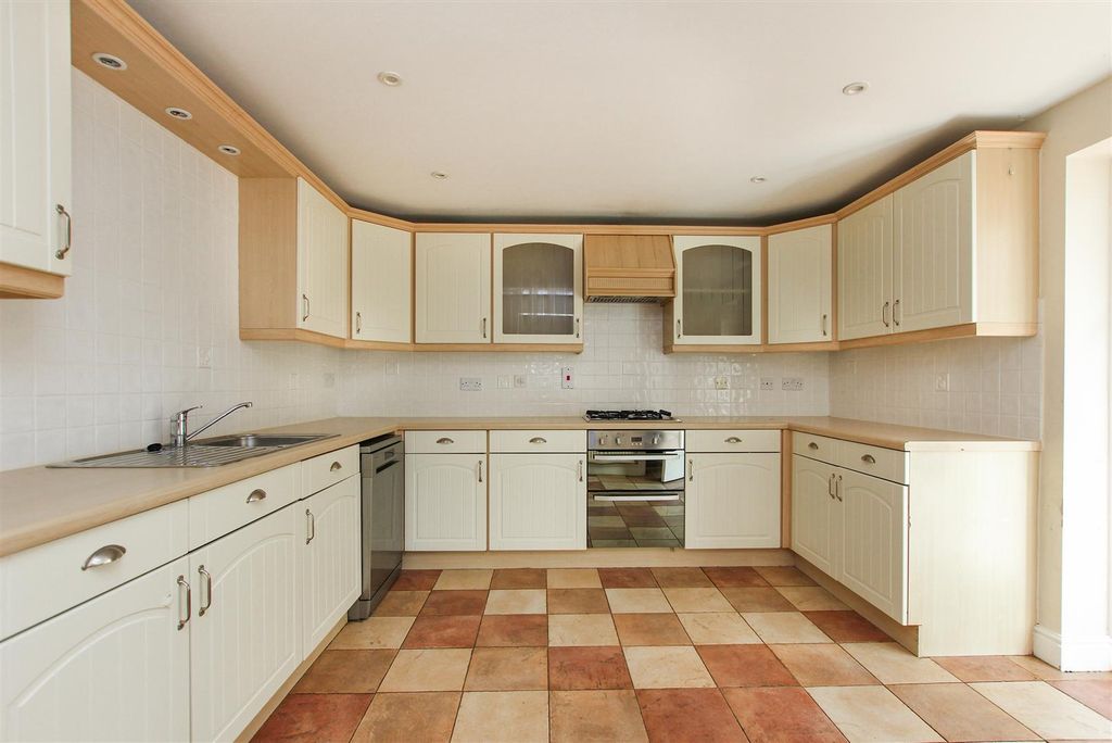 Property photo 3 of 27