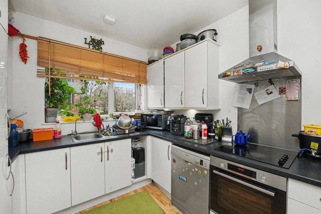 Property photo 3 of 21 Kitchen