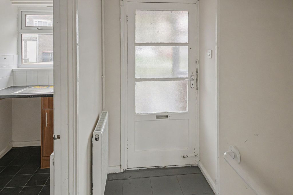 Property photo 2 of 12 61 Wellington Flats, Salthouse Lane, Yeovil, Somerset, BA20 1Ty