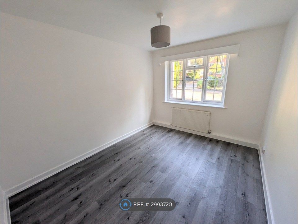 Property photo 3 of 6 Bedroom 1