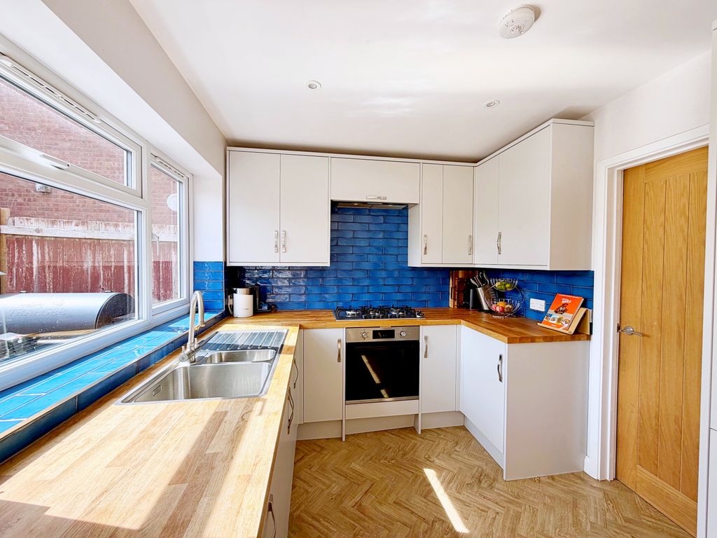 Property photo 3 of 13 Kitchen