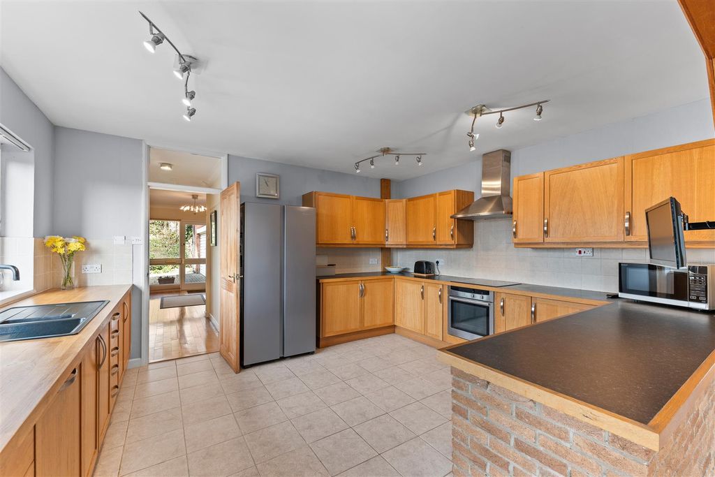 Property photo 2 of 46 Kitchen