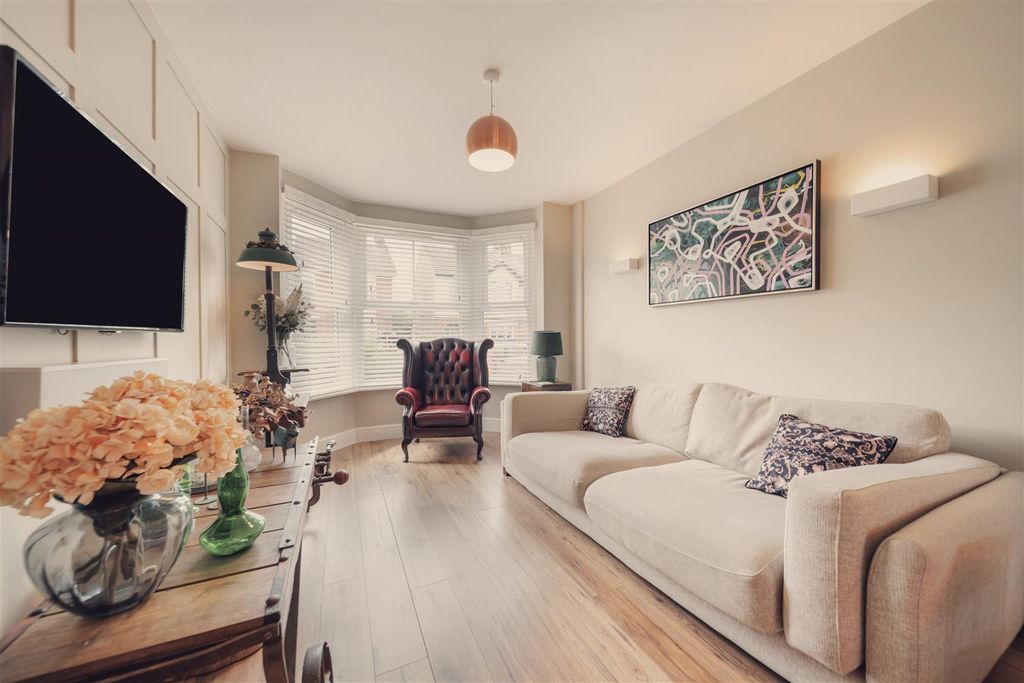 Property photo 2 of 16 Henslow Rd-55.Jpg
