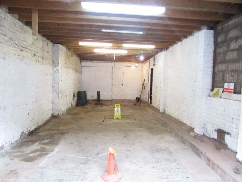 Property photo 2 of 5 Internal Unit 1 With Pit. 