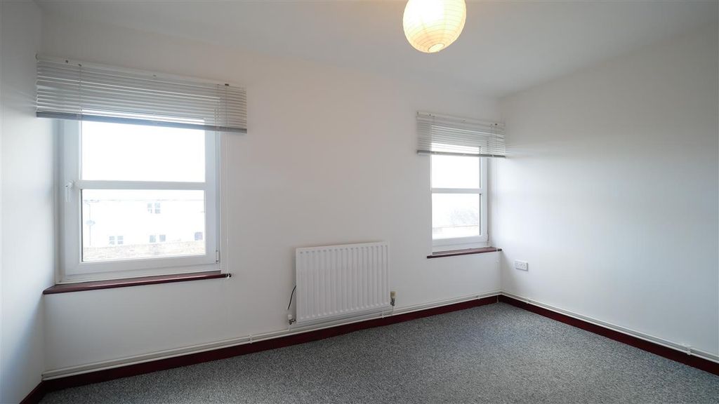 Property photo 3 of 5 Lounge