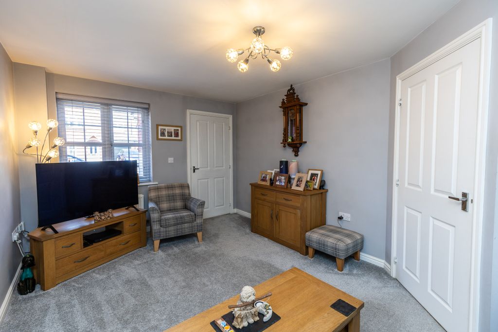 Property photo 2 of 18 12