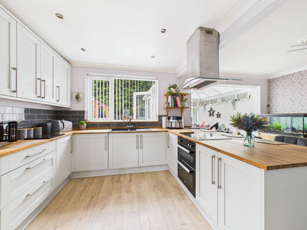Property photo 3 of 18 4360546