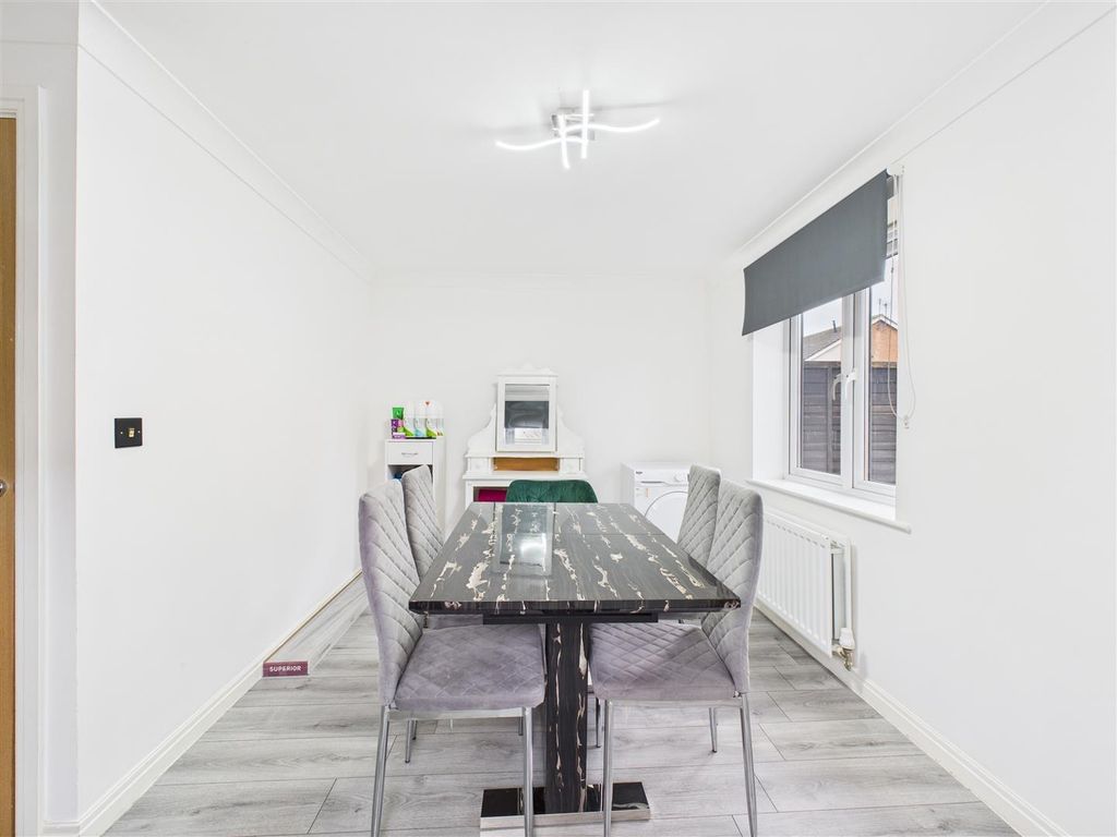 Property photo 3 of 12 Cam05193G0-Pr0070-Still007.Jpg