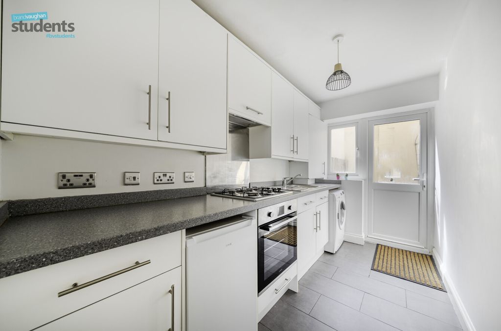 Property photo 2 of 10 96c6Ac11-F999-444...