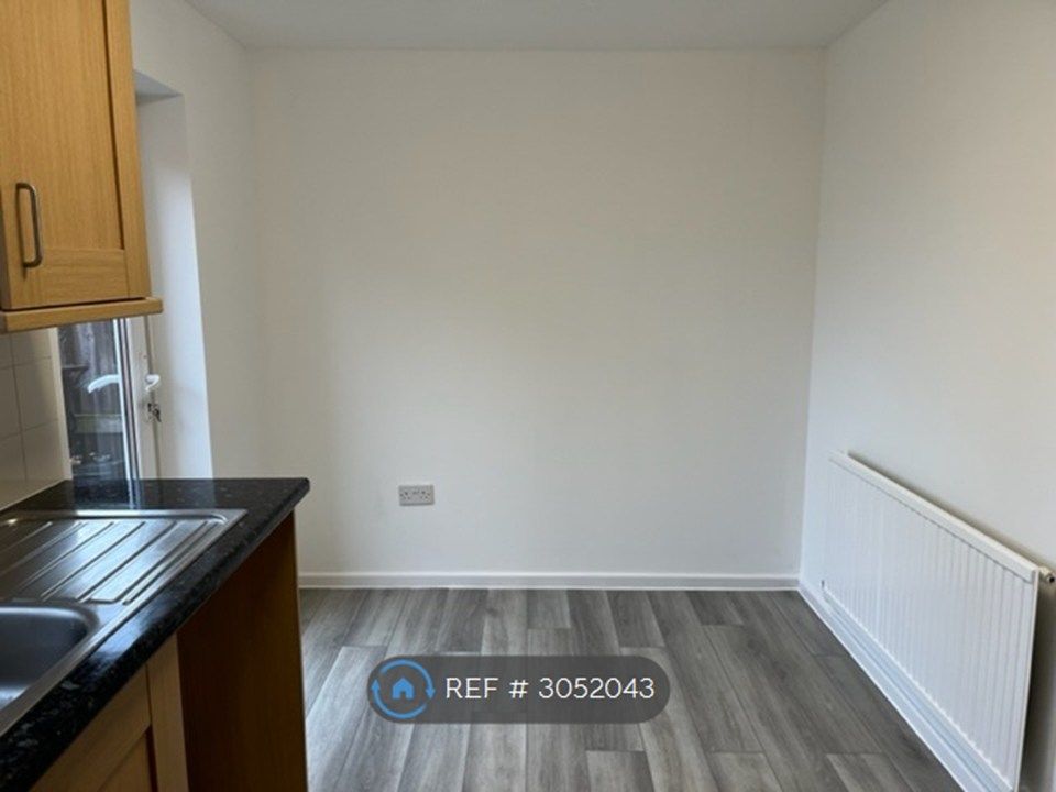 Property photo 3 of 10 Kitchen