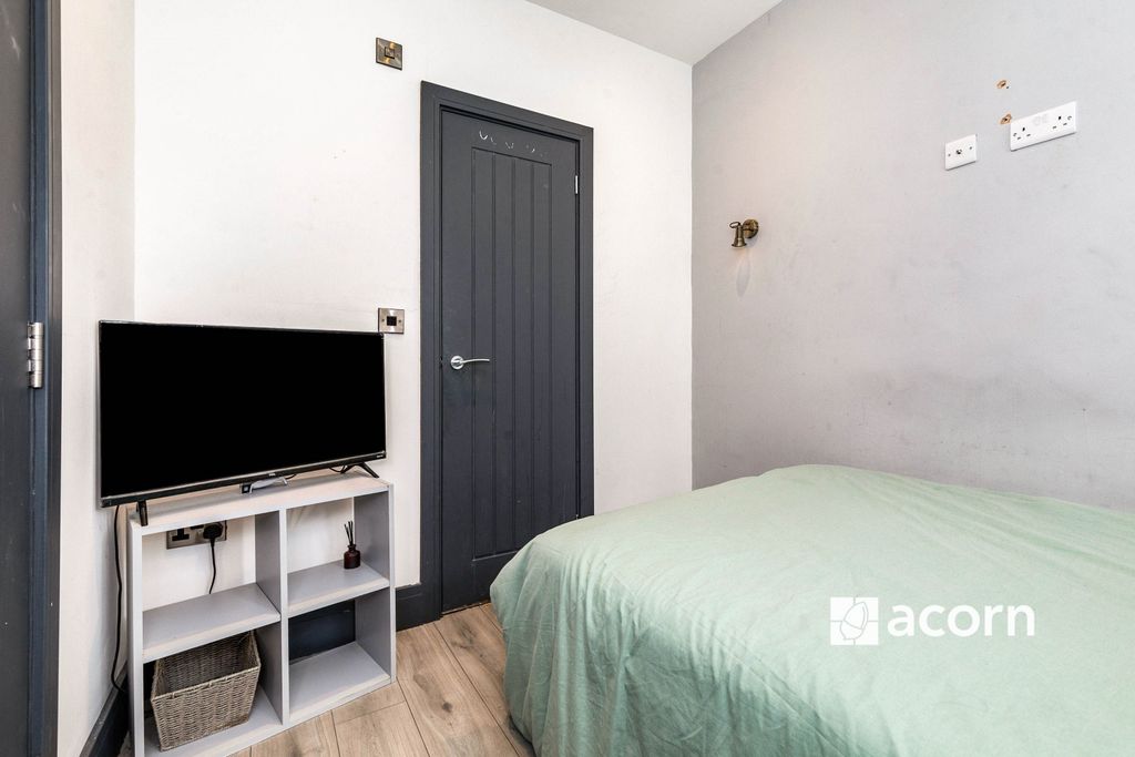 Property photo 3 of 8 Unit_3_2_Priestfi...
