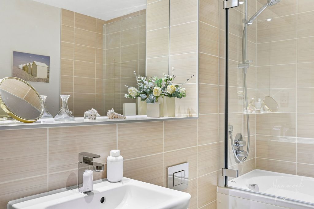 Additional image 13 of 2 bed flat for saleThornwood Road, Epping CM16