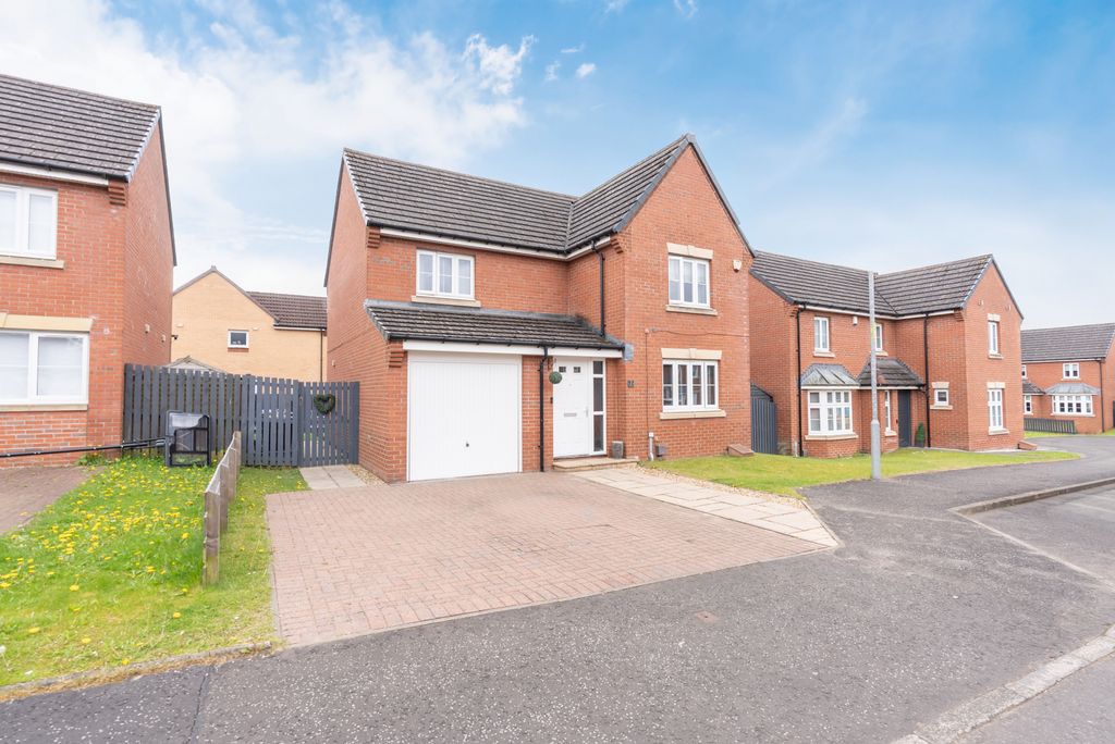 Property photo 1 of 37 4 Bedroom Detached For Sale
